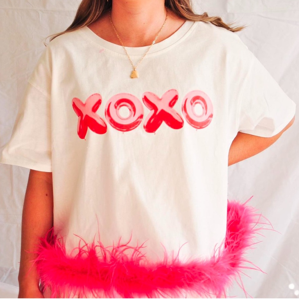 NWT XO balloon letters tee with feather trim